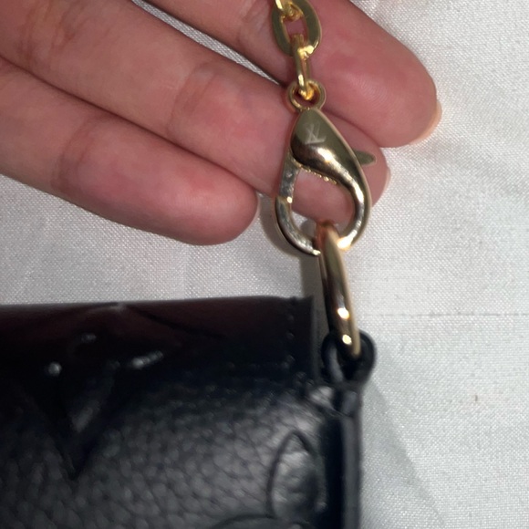 Elegant Black Crossbody Bag - Picture 4 of 10